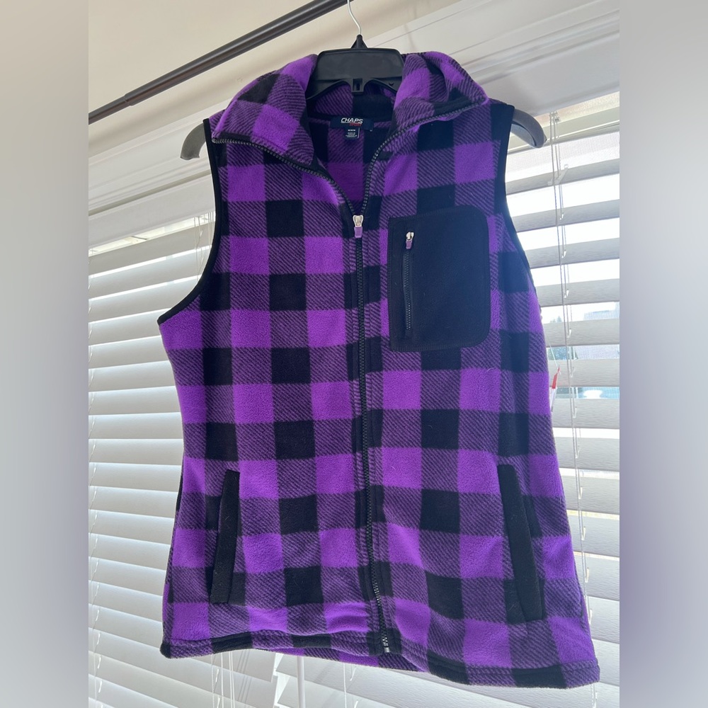 Woman’s sport vest full zip size M